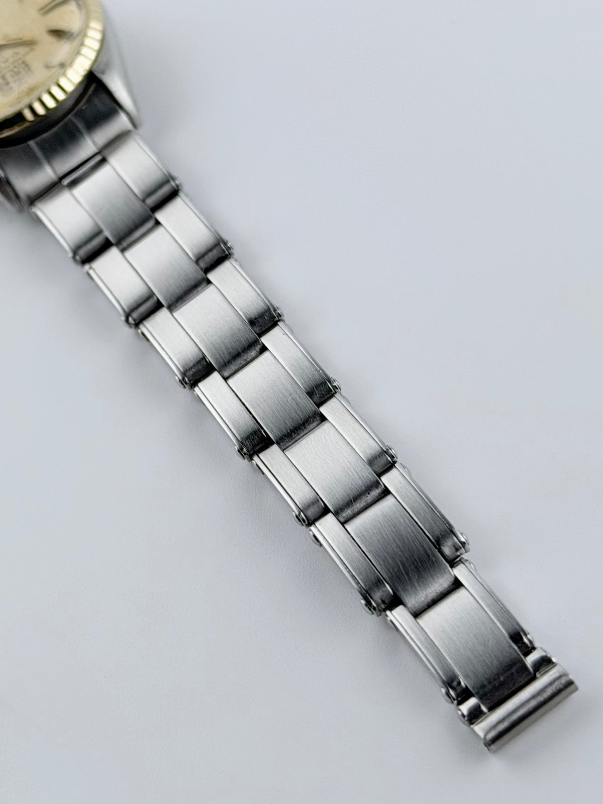 Rolex Oyster Perpetual Date Automatic – Ladies – 6517 – Linen Dial – Special Bracelet – 18ct Bezel – With Box