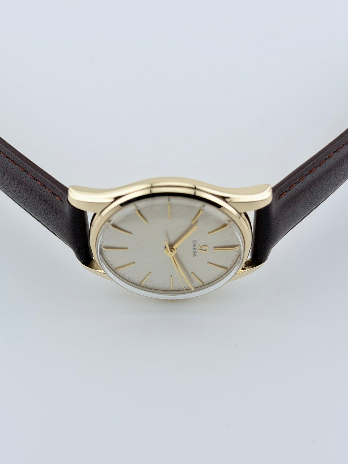 Omega Manual Wind 9ct Gold - 928 181407 - Linen Dial - Box and Papers