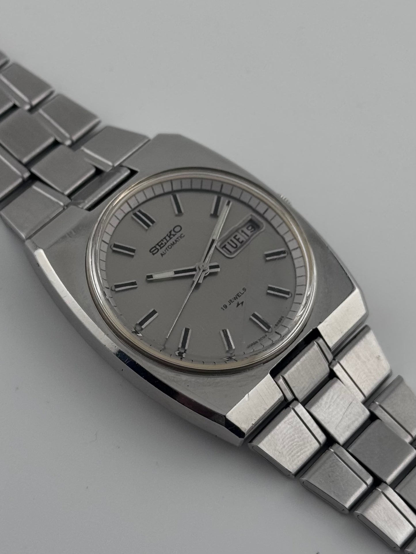 Seiko Automatic Rare Semi faceted 7006-6000