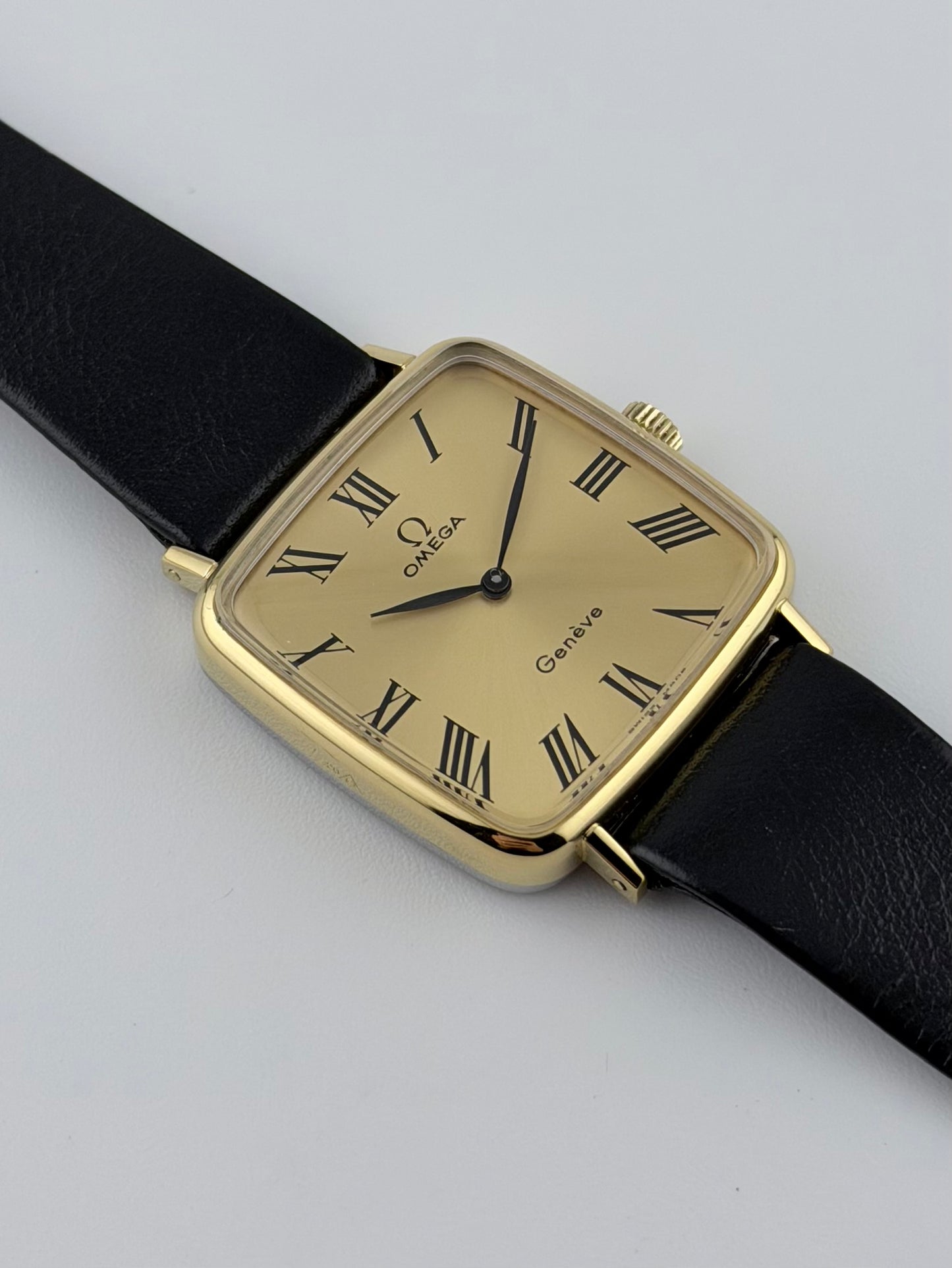 Omega Geneve Tank Manual Wind 511.415 - Original strap and buckle.